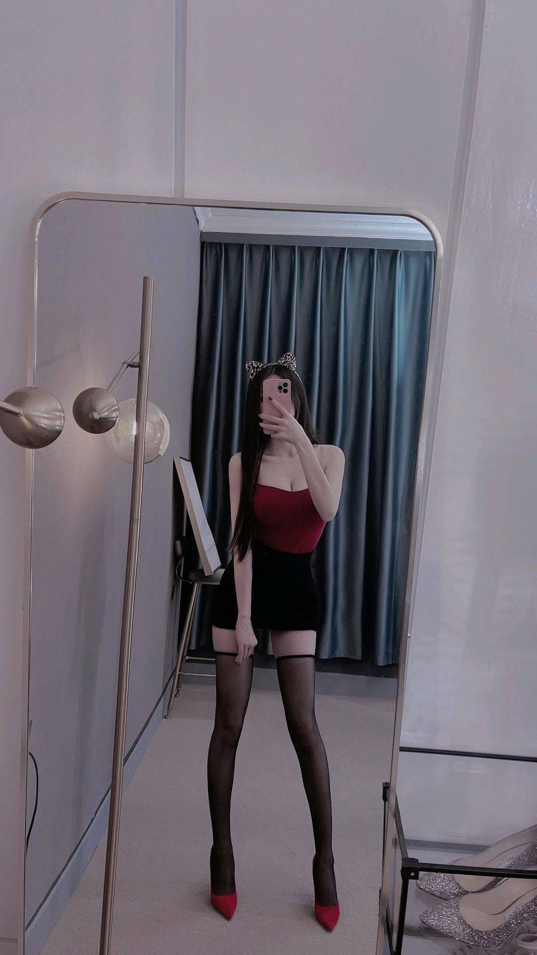 可甜可盐温柔细心，身材曼妙，总体来说颜值高哦，性质比较高，服务用心