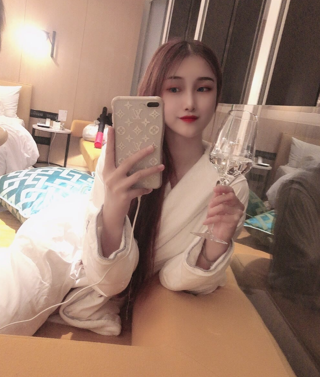 开发没多久的性感美女